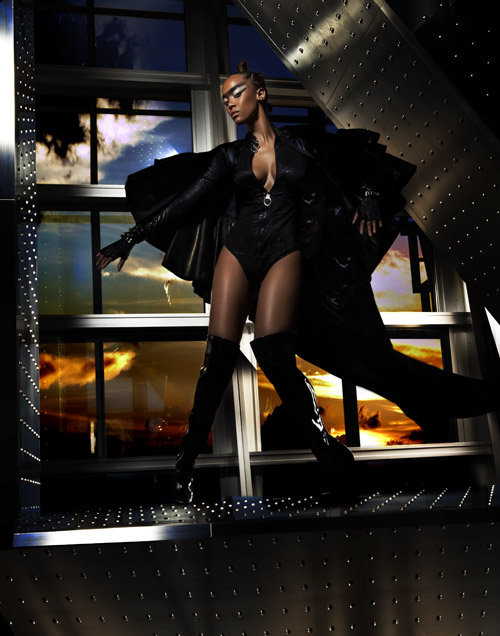 cw-antm09-tyra-container_008038-5a6f50-500x636.jpg